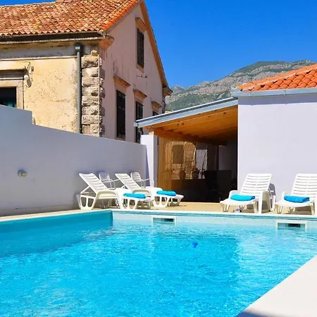 Holiday home Belmondo *